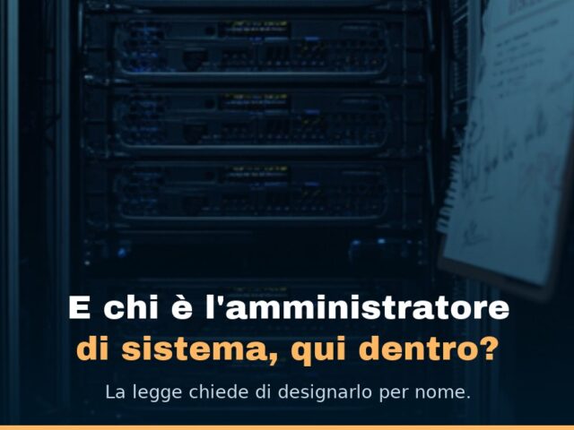 Un armadio rack in sala server con appesa una cartellina con l'elenco degli accessi