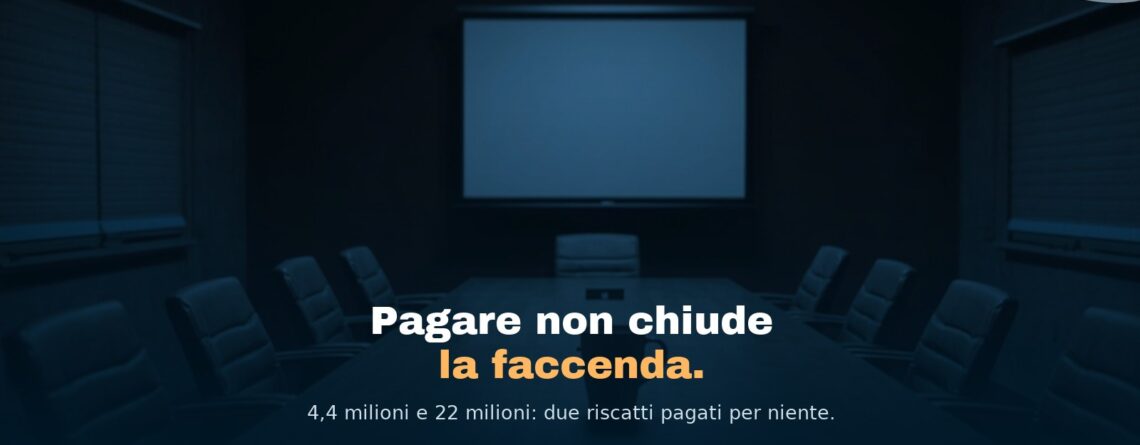 Una sala riunioni vuota di notte con un solo schermo acceso